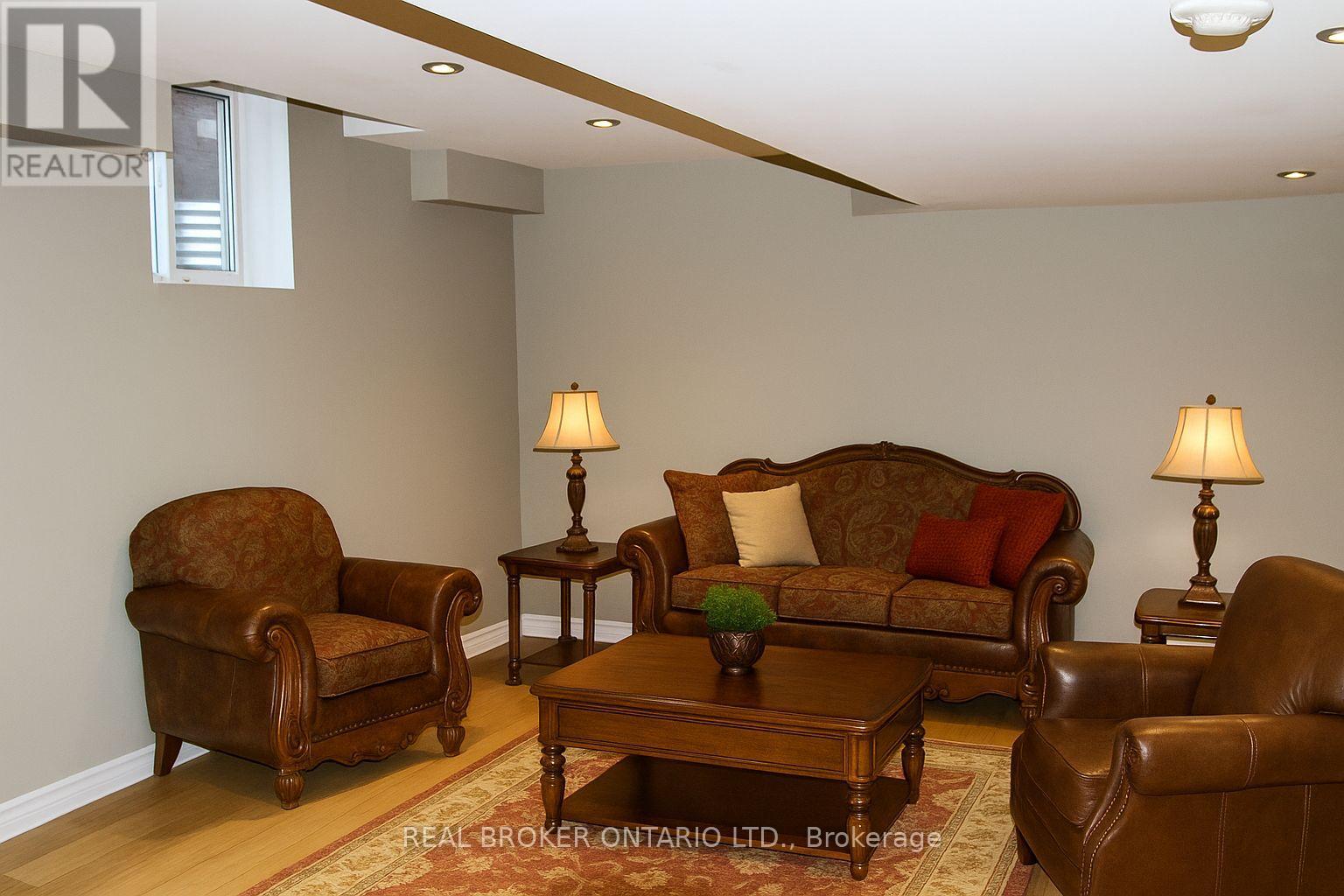 147 Jordanray Boulevard, Newmarket, Ontario  L3X 2P4 - Photo 4 - N12528982