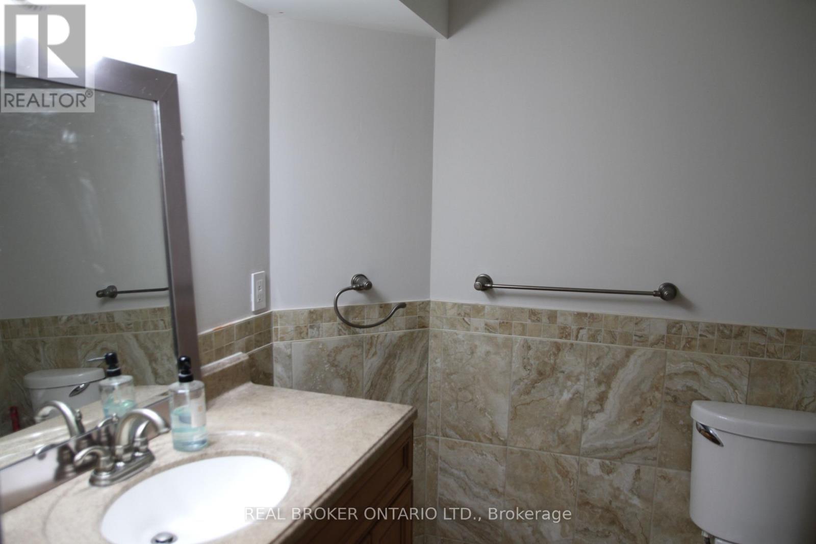 147 Jordanray Boulevard, Newmarket, Ontario  L3X 2P4 - Photo 7 - N12528982