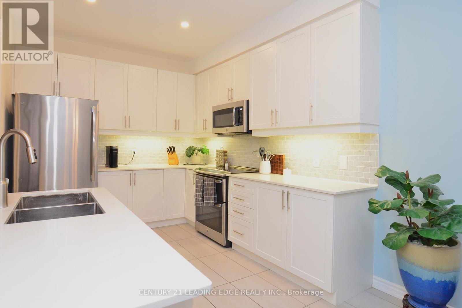 447 Ritas Avenue, Newmarket, Ontario  L3X 2N1 - Photo 10 - N12529018