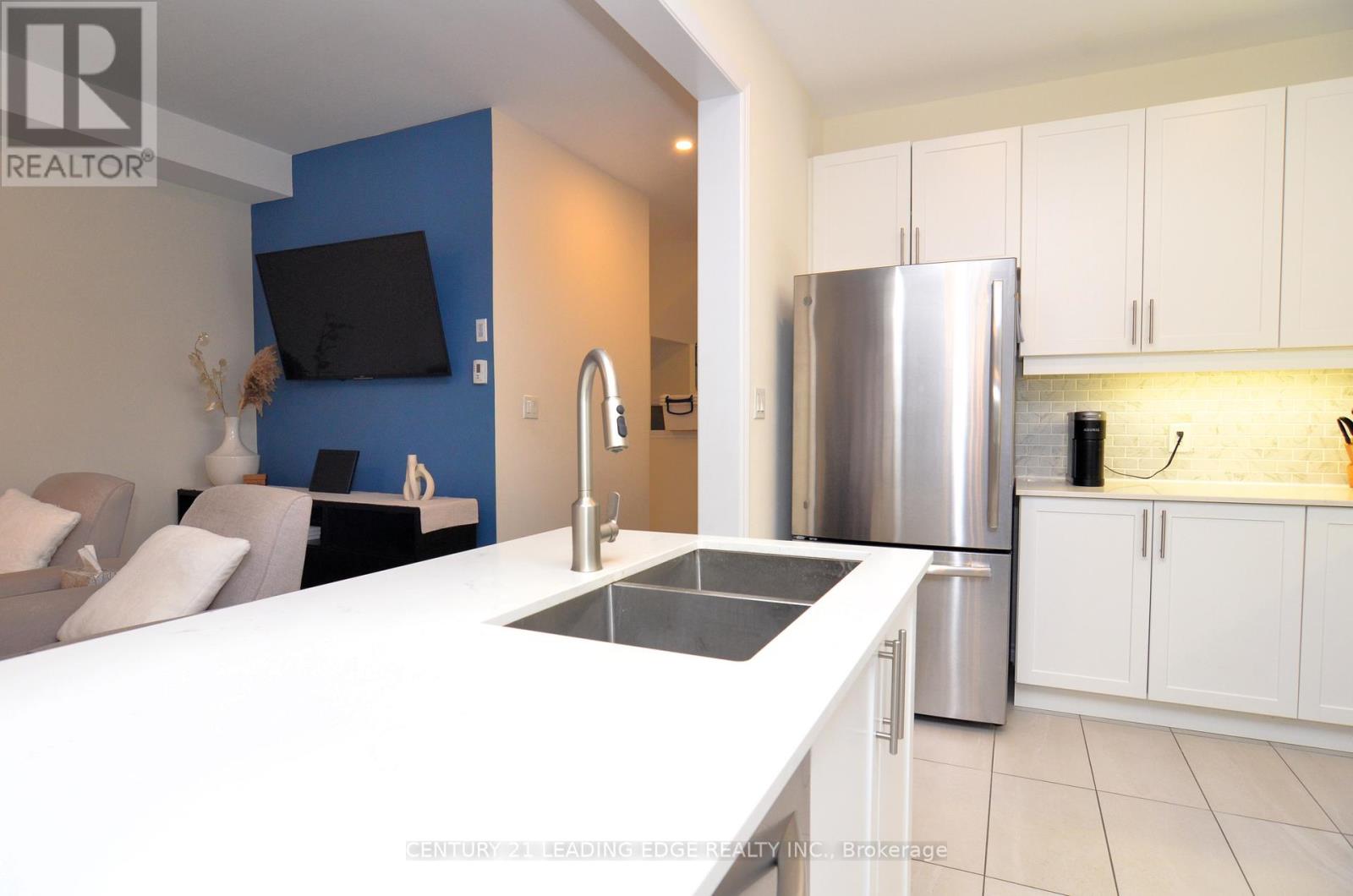 447 Ritas Avenue, Newmarket, Ontario  L3X 2N1 - Photo 8 - N12529018