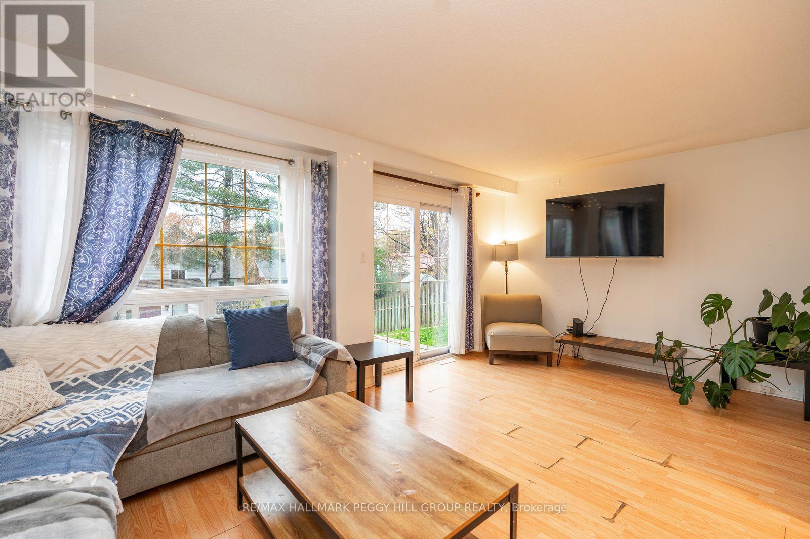 29 Chaucer Crescent, Barrie, Ontario  L4N 4T8 - Photo 4 - S12528772