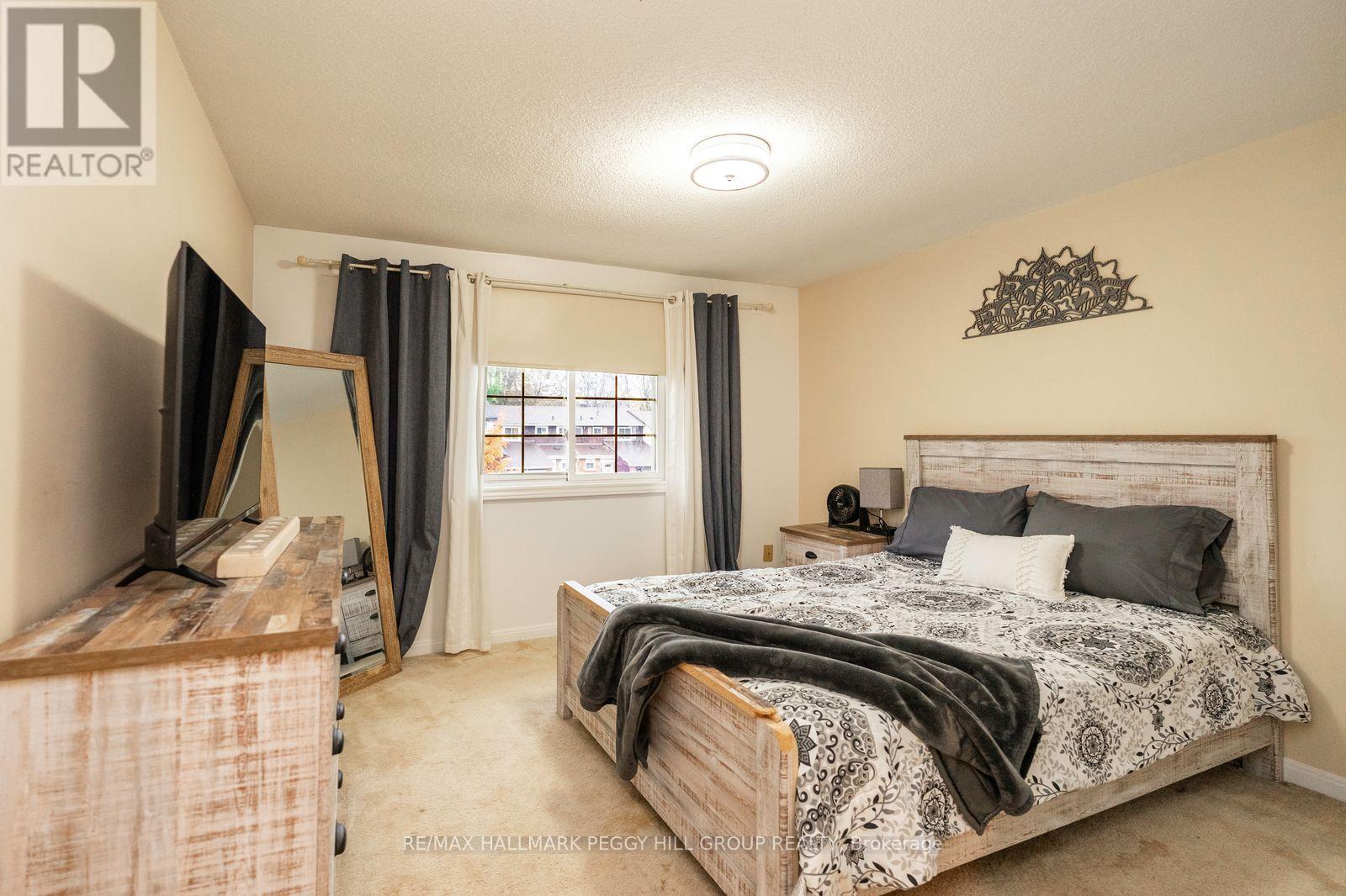 29 Chaucer Crescent, Barrie, Ontario  L4N 4T8 - Photo 5 - S12528772