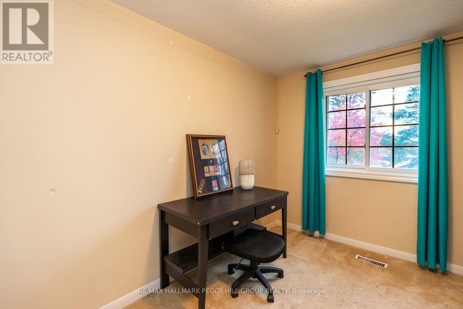 29 Chaucer Crescent, Barrie, Ontario  L4N 4T8 - Photo 8 - S12528772