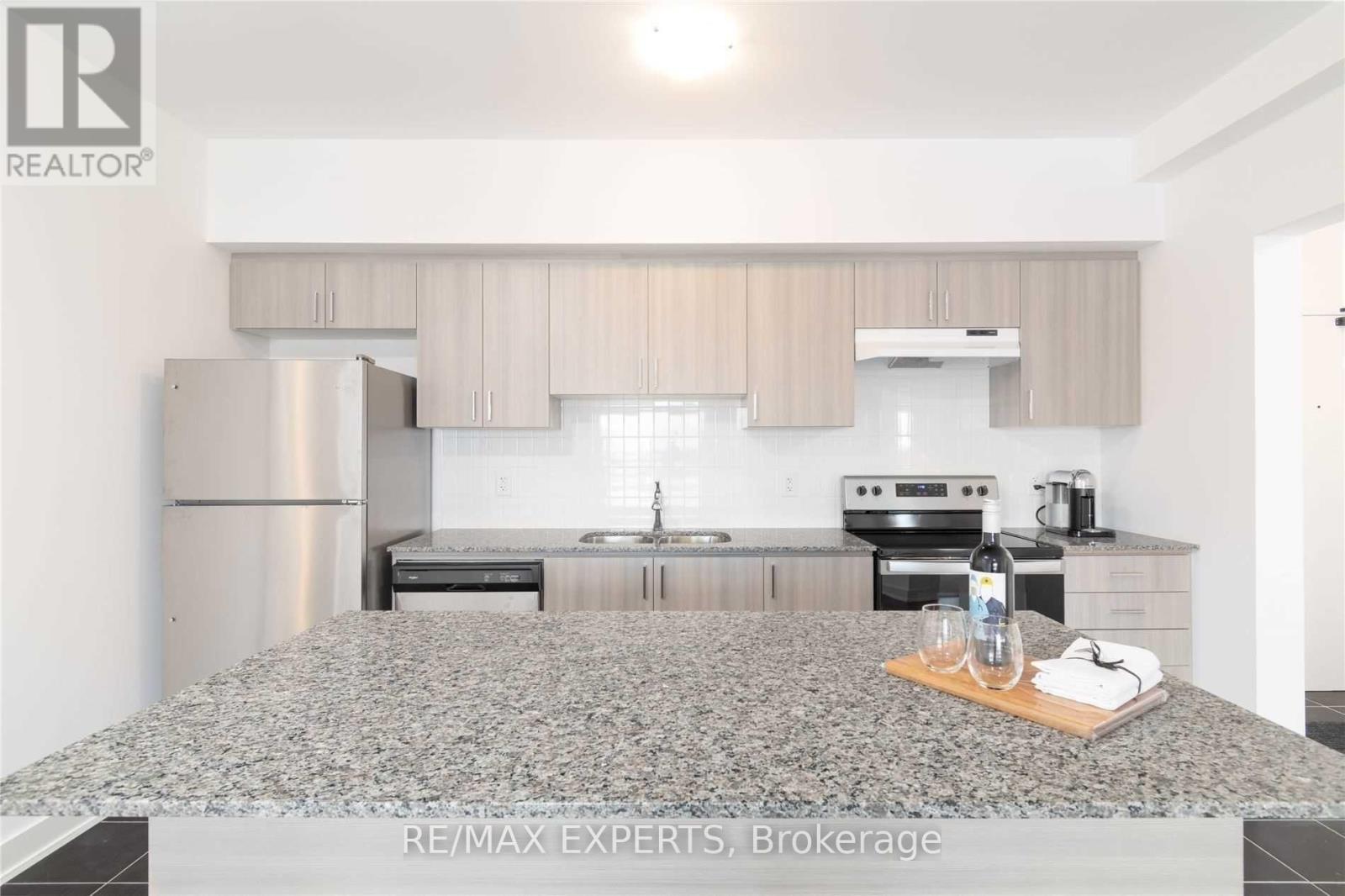 604 - 4 SPICE WAY, Barrie, Ontario