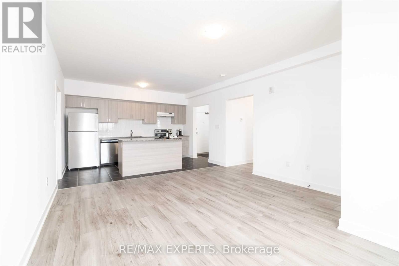 604 - 4 Spice Way, Barrie, Ontario  L9J 0M2 - Photo 6 - S12529010