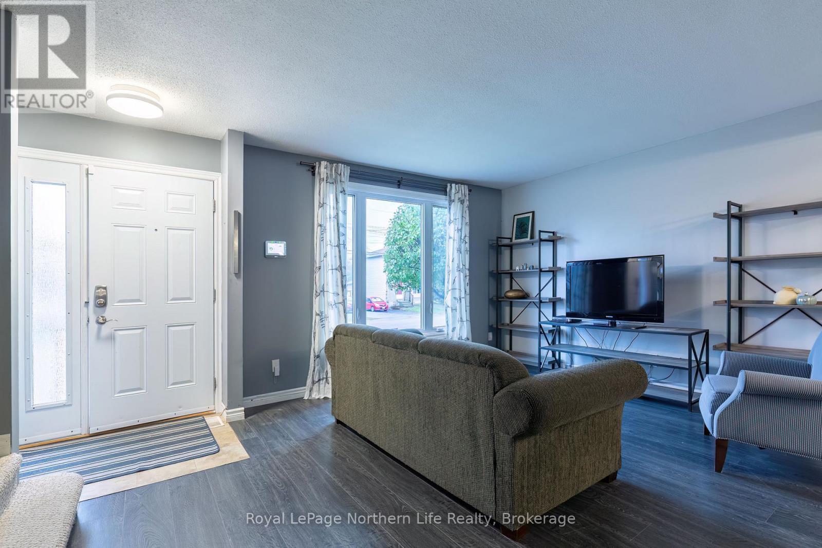 110 Marshall Park Drive, North Bay, Ontario  P1A 3L2 - Photo 4 - X12529088