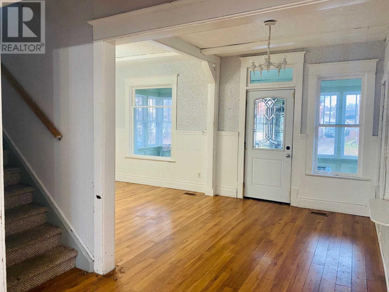 415 Wellington St E, Sault Ste. Marie, Ontario  P6A 2M1 - Photo 2 - SM252815