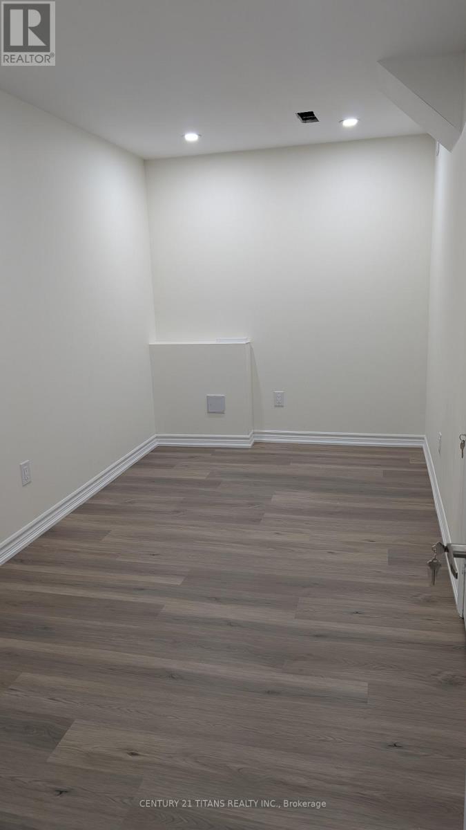 27 Vickery Street, Whitby, Ontario  L1P 0L2 - Photo 11 - E12526944