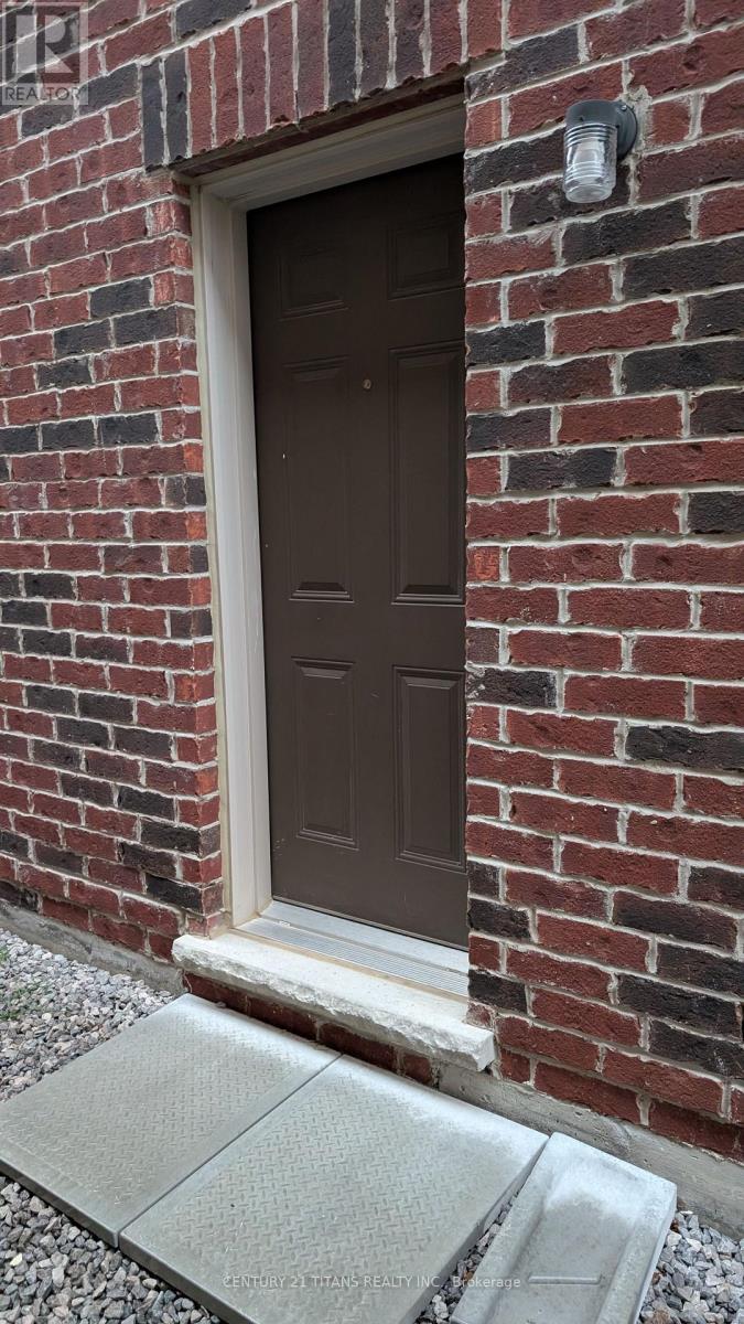 27 Vickery Street, Whitby, Ontario  L1P 0L2 - Photo 2 - E12526944