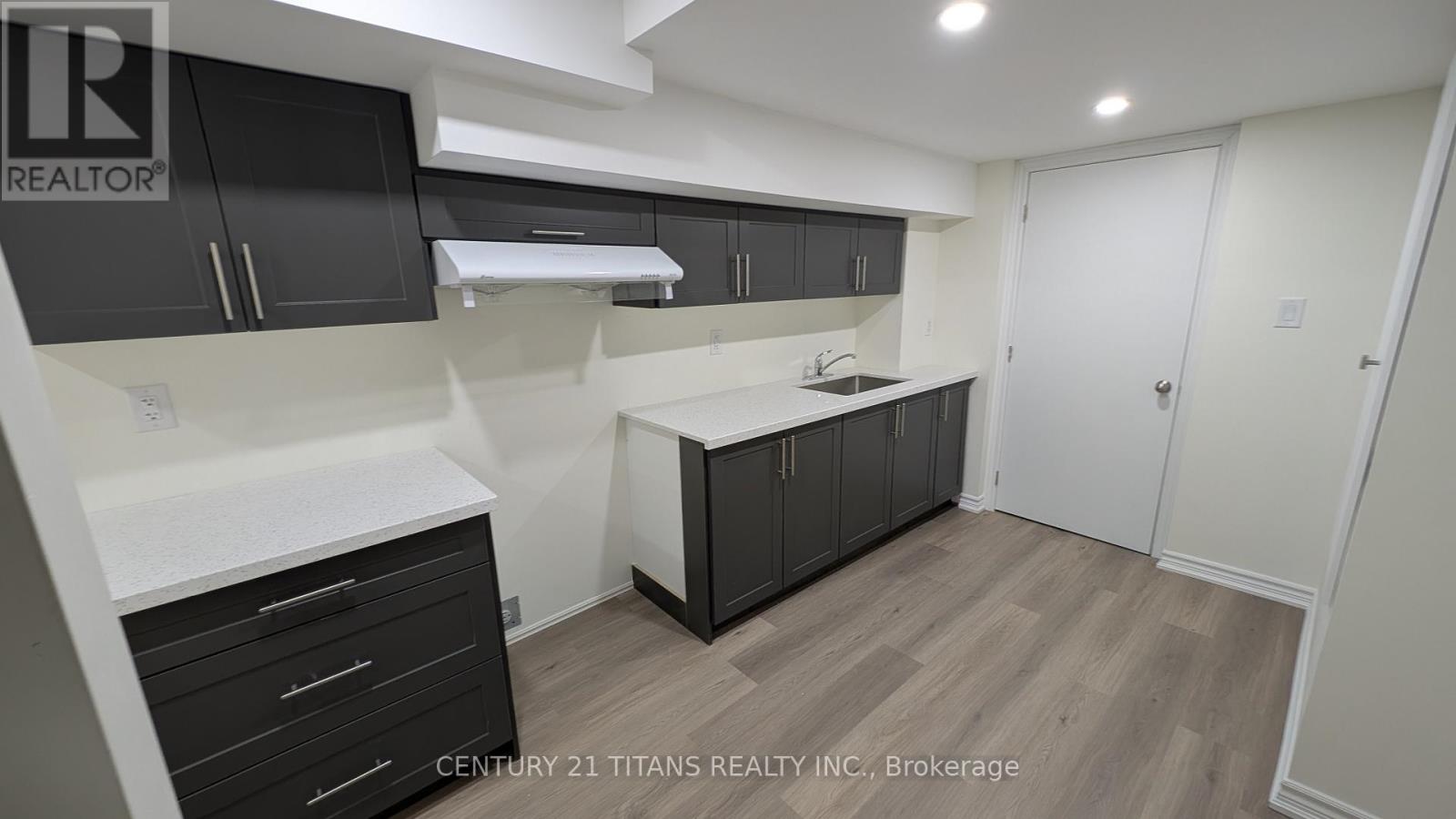 27 Vickery Street, Whitby, Ontario  L1P 0L2 - Photo 4 - E12526944