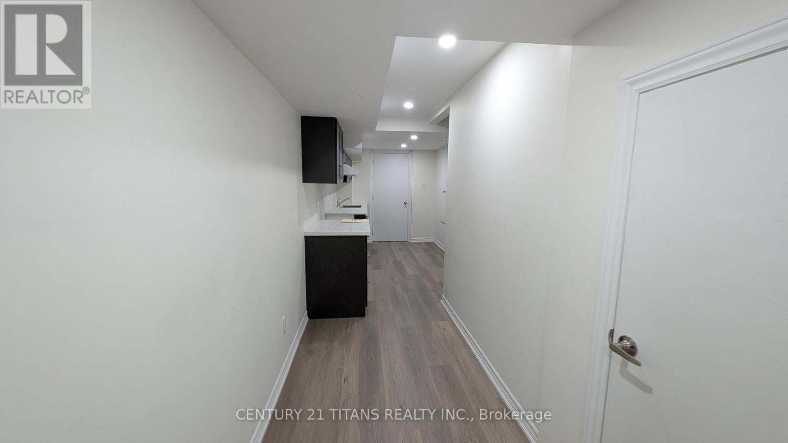 27 Vickery Street, Whitby, Ontario  L1P 0L2 - Photo 3 - E12526944