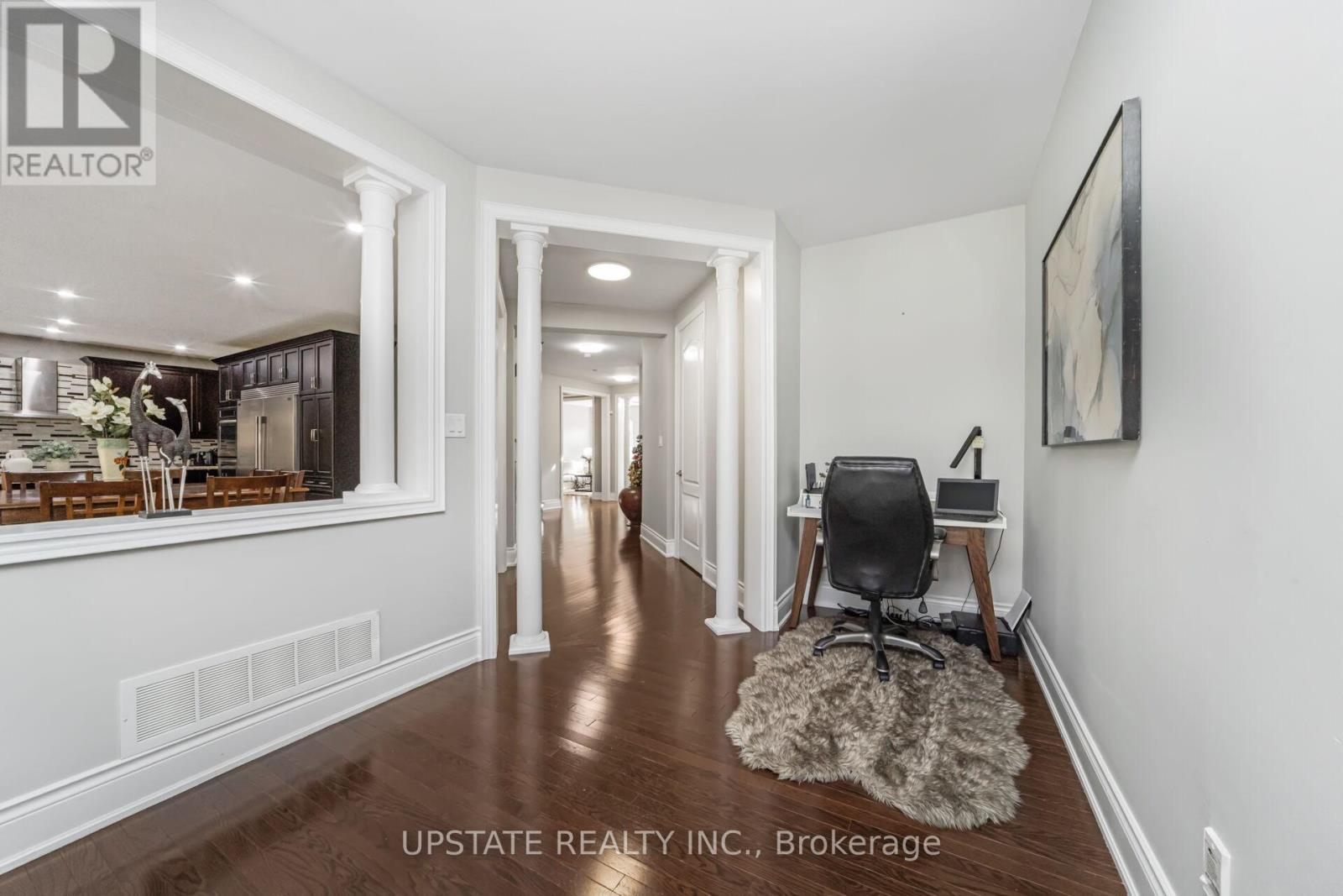 105 Royal West Drive, Brampton, Ontario  L6X 0V6 - Photo 12 - W12528722