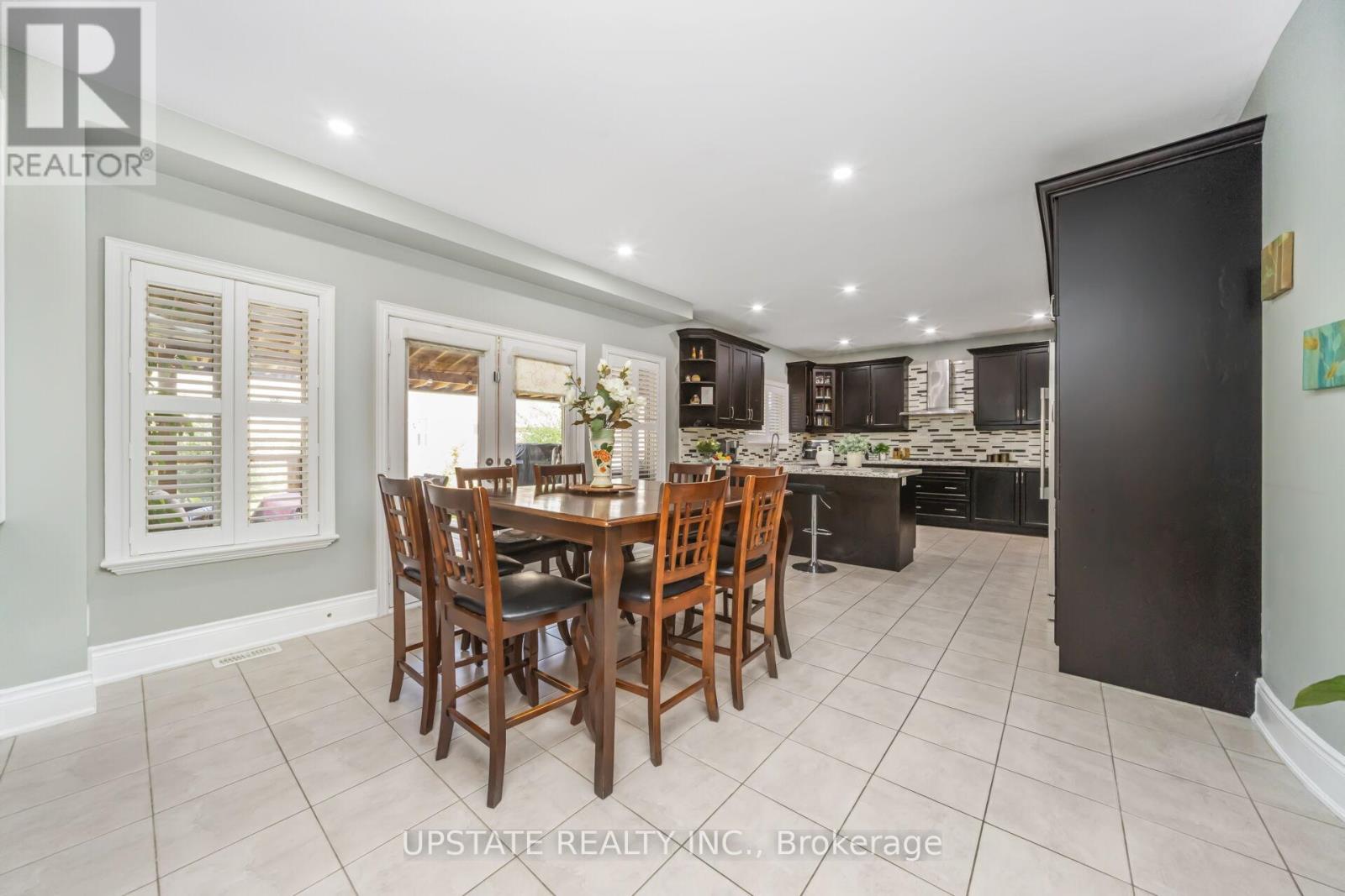 105 Royal West Drive, Brampton, Ontario  L6X 0V6 - Photo 13 - W12528722