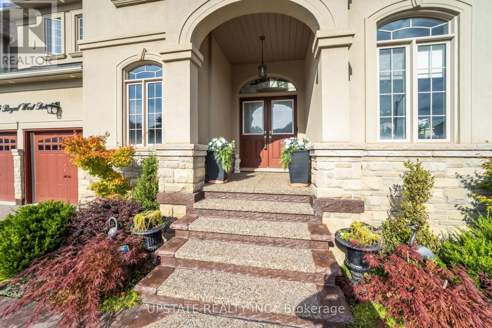 105 Royal West Drive, Brampton, Ontario  L6X 0V6 - Photo 2 - W12528722