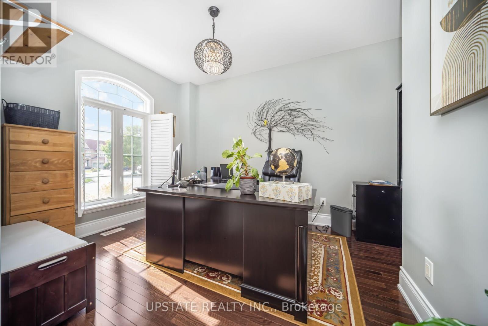 105 Royal West Drive, Brampton, Ontario  L6X 0V6 - Photo 4 - W12528722