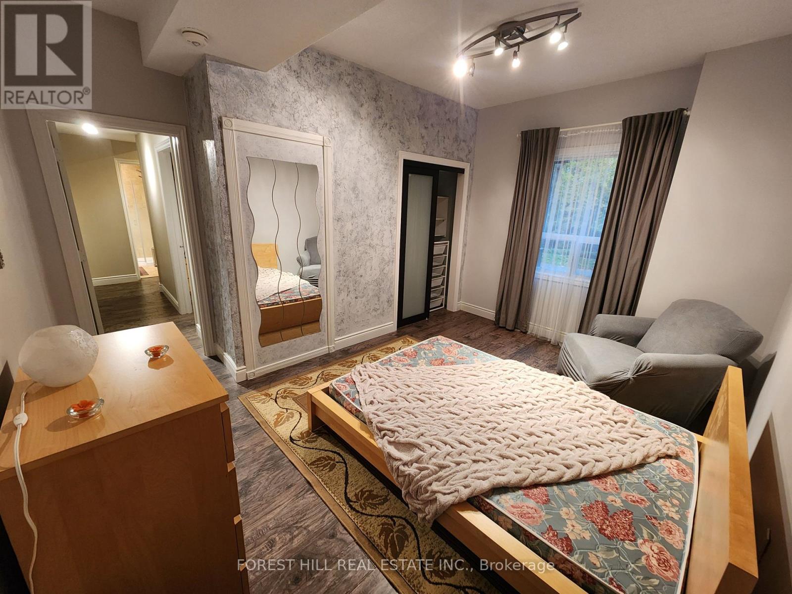 1214 Kos Boulevard, Mississauga, Ontario  L5J 4L7 - Photo 12 - W12528778