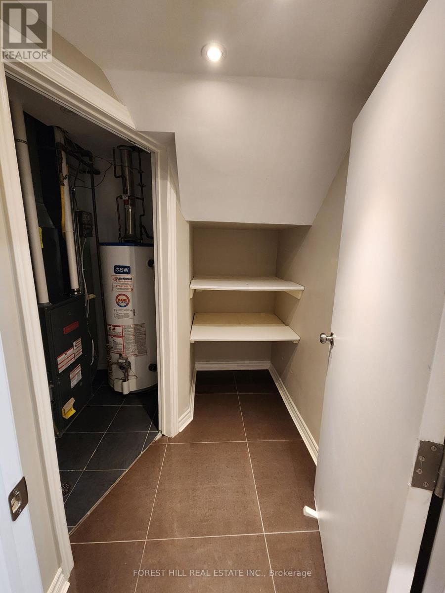 1214 Kos Boulevard, Mississauga, Ontario  L5J 4L7 - Photo 7 - W12528778