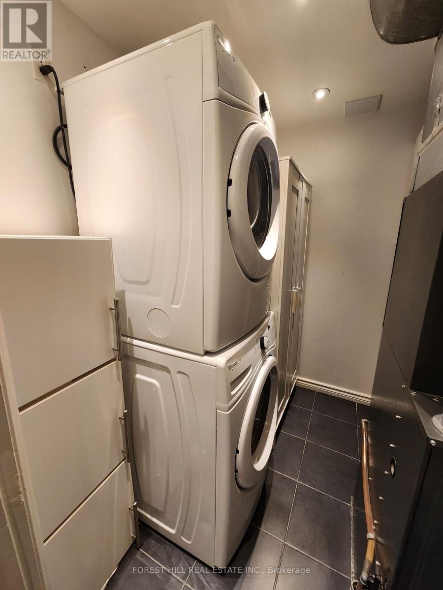 1214 Kos Boulevard, Mississauga, Ontario  L5J 4L7 - Photo 8 - W12528778