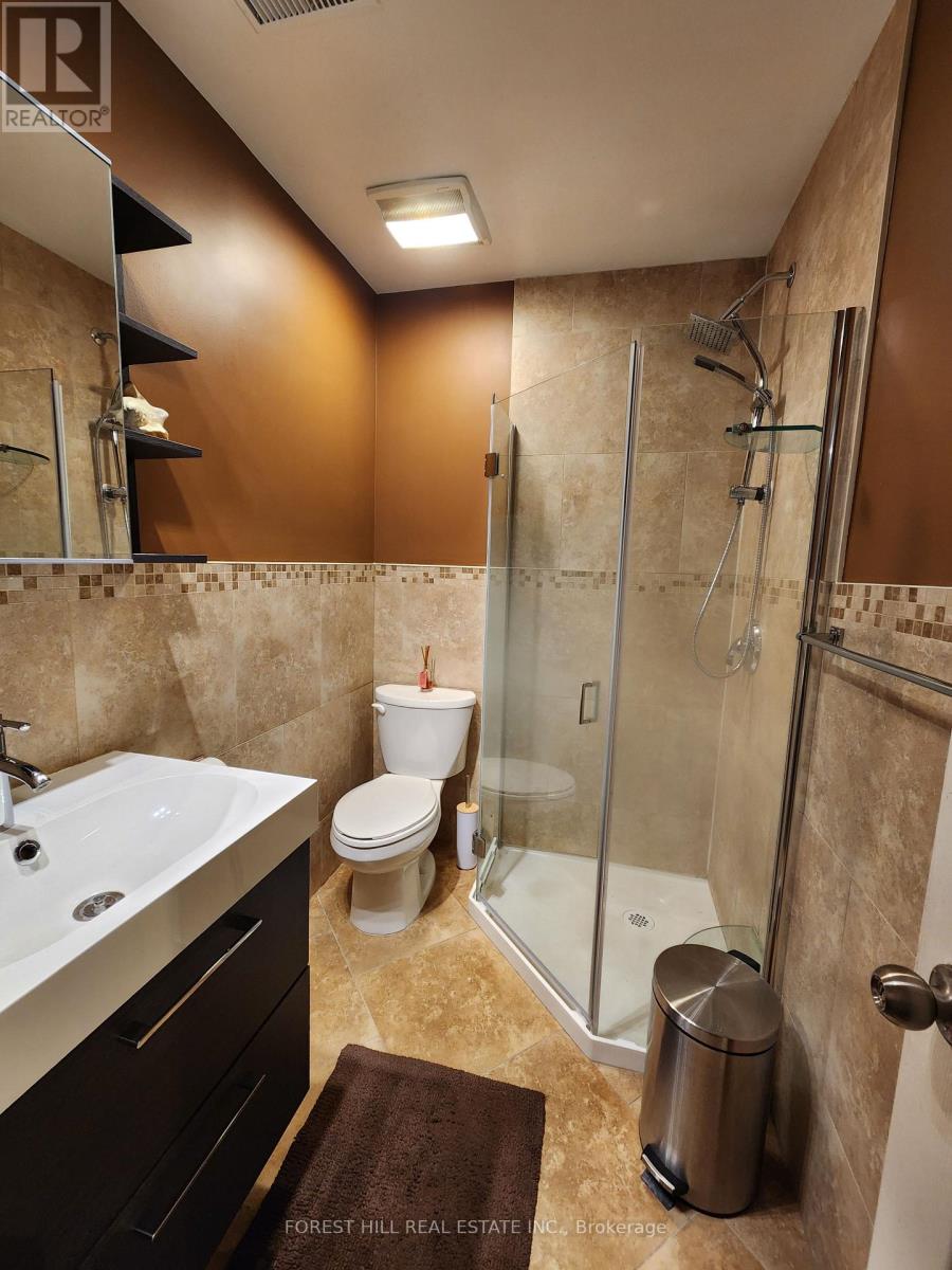 1214 Kos Boulevard, Mississauga, Ontario  L5J 4L7 - Photo 9 - W12528778