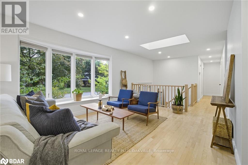 2159 Hixon Street, Oakville, Ontario  L6L 1T5 - Photo 4 - W12528792