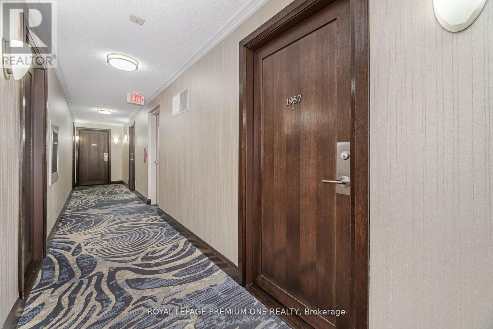 1957 - 25 Viking Lane, Toronto, Ontario  M9B 0A1 - Photo 2 - W12528808