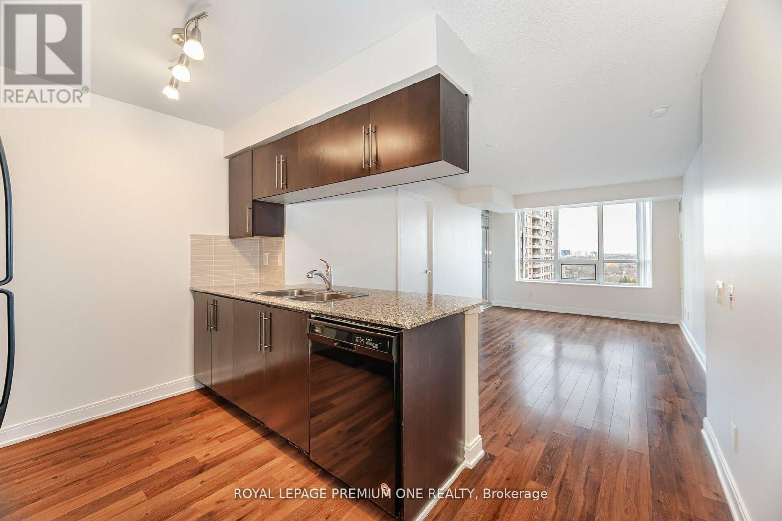 1957 - 25 Viking Lane, Toronto, Ontario  M9B 0A1 - Photo 6 - W12528808