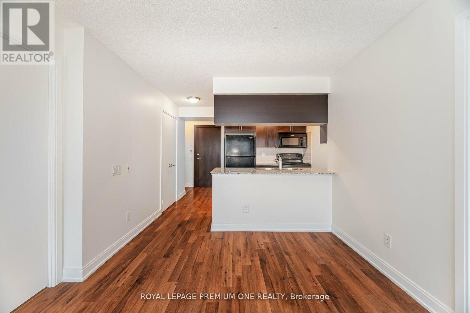 1957 - 25 Viking Lane, Toronto, Ontario  M9B 0A1 - Photo 7 - W12528808