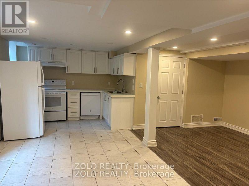 50 Dundalk Crescent, Brampton, Ontario  L6Z 2V1 - Photo 4 - W12528852