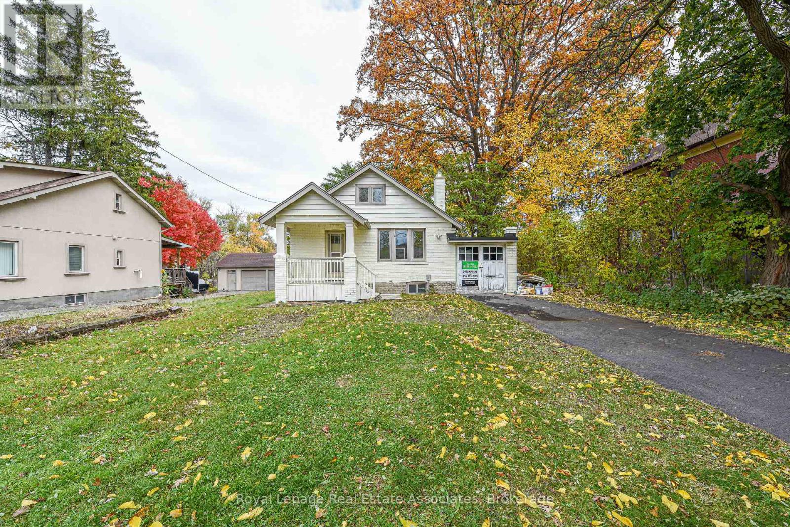 1561 HURONTARIO STREET, Mississauga, Ontario