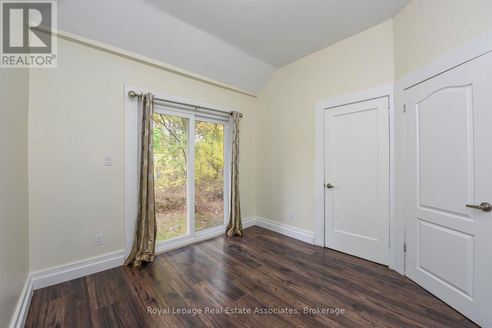 1561 Hurontario Street, Mississauga, Ontario  L5G 3H7 - Photo 11 - W12528854