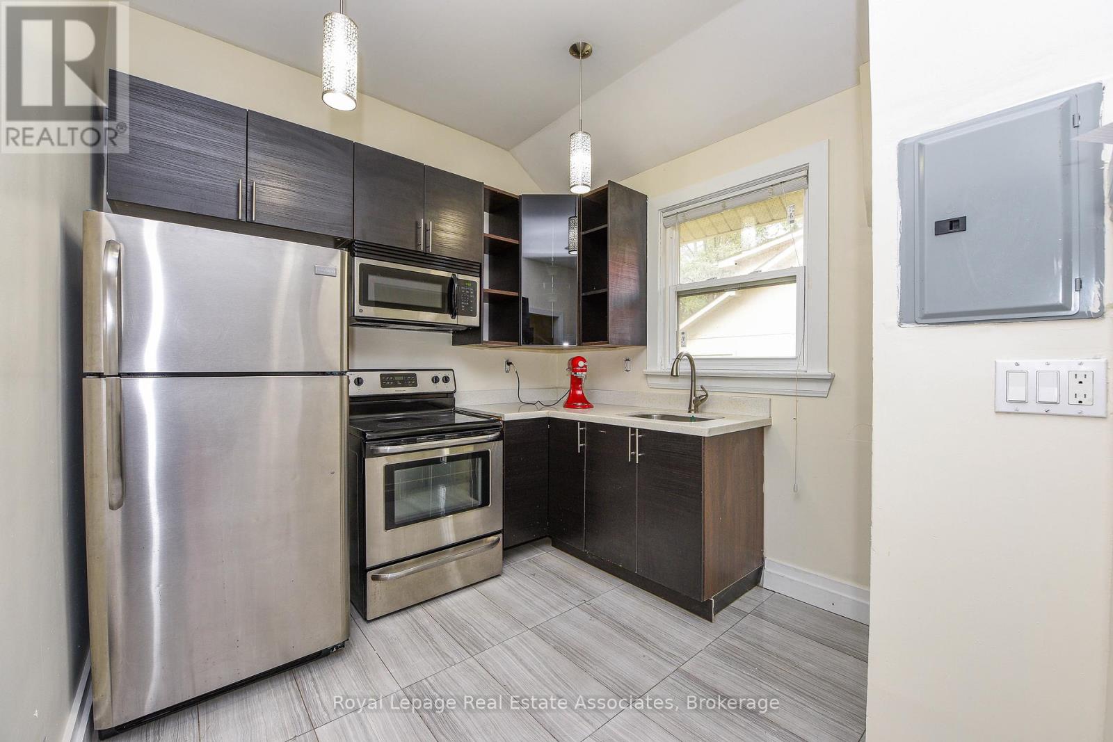 1561 Hurontario Street, Mississauga, Ontario  L5G 3H7 - Photo 14 - W12528854