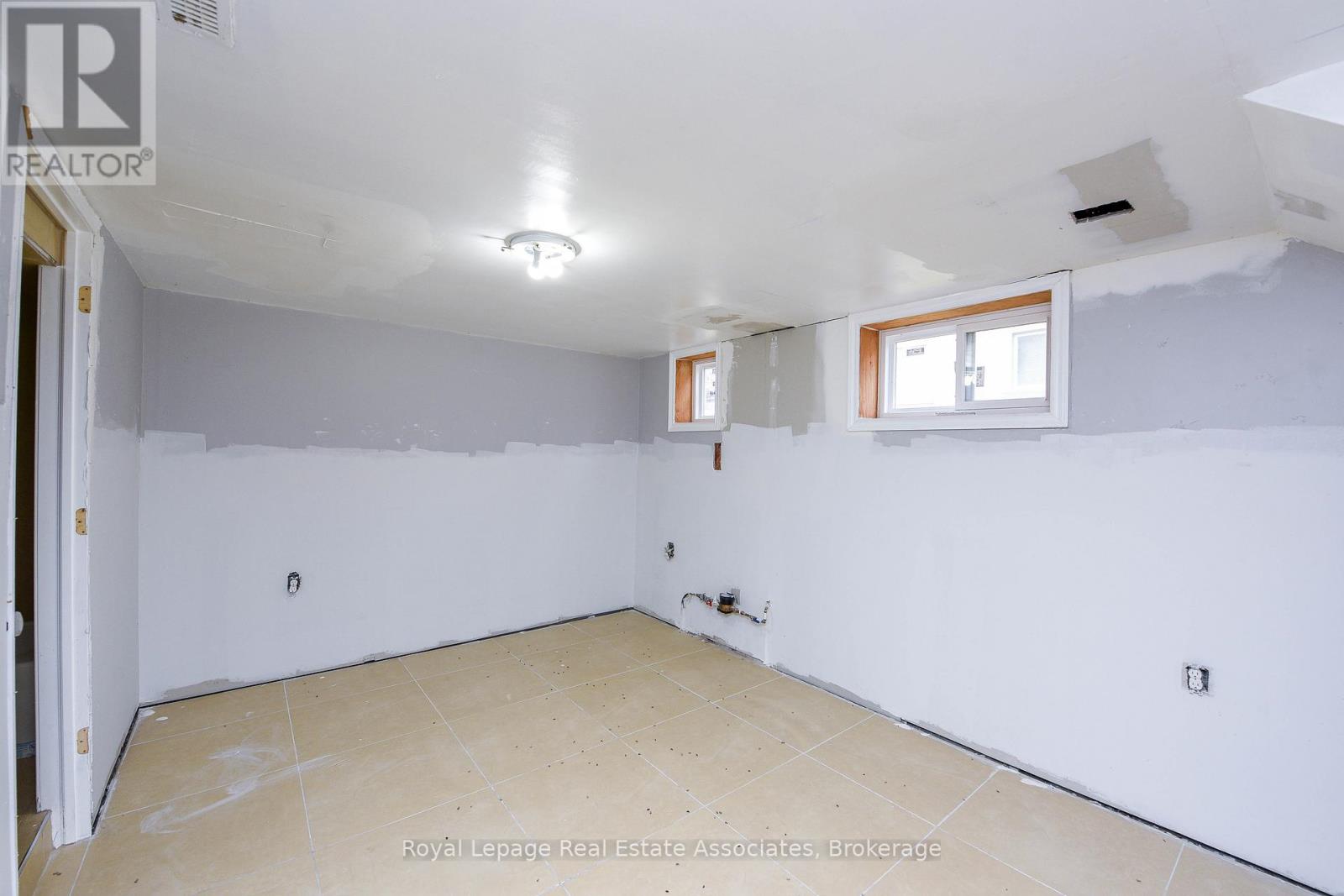 1561 Hurontario Street, Mississauga, Ontario  L5G 3H7 - Photo 16 - W12528854