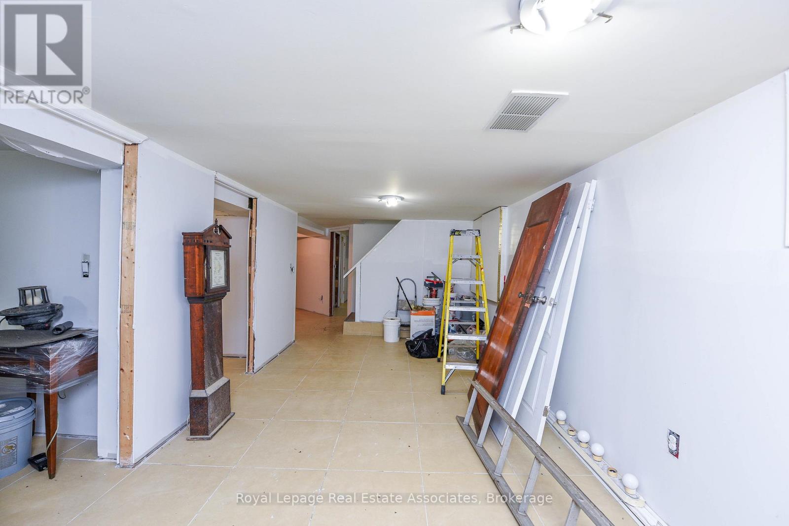 1561 Hurontario Street, Mississauga, Ontario  L5G 3H7 - Photo 17 - W12528854