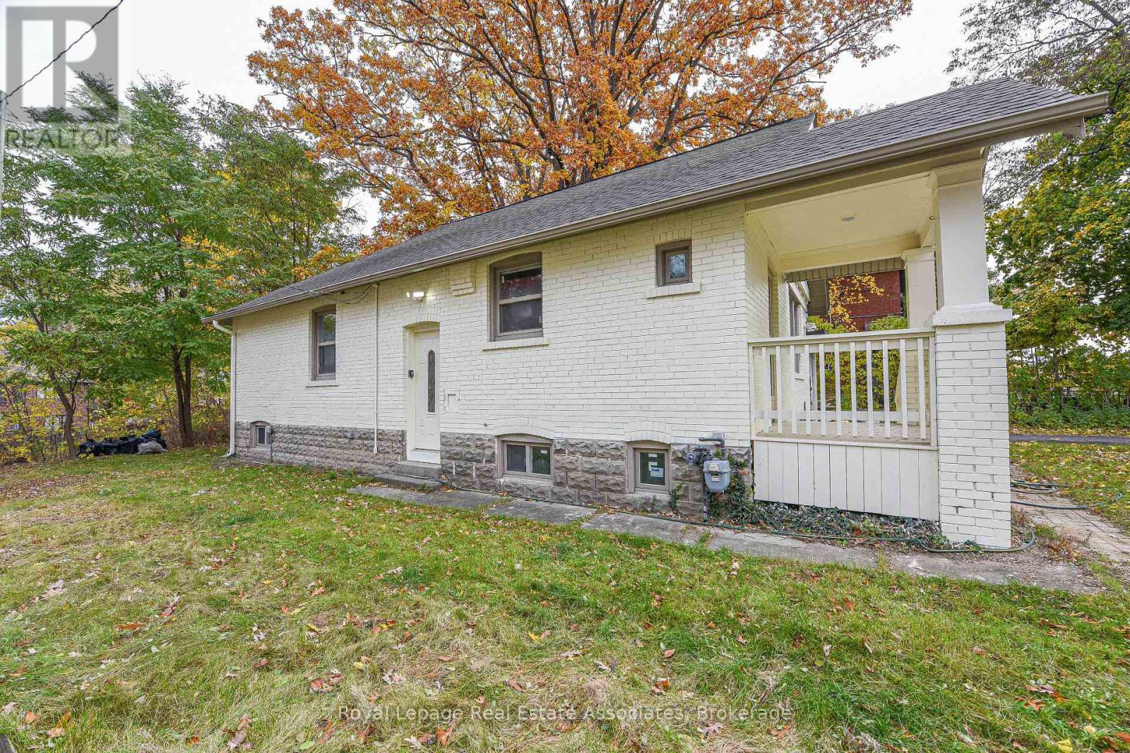 1561 Hurontario Street, Mississauga, Ontario  L5G 3H7 - Photo 2 - W12528854