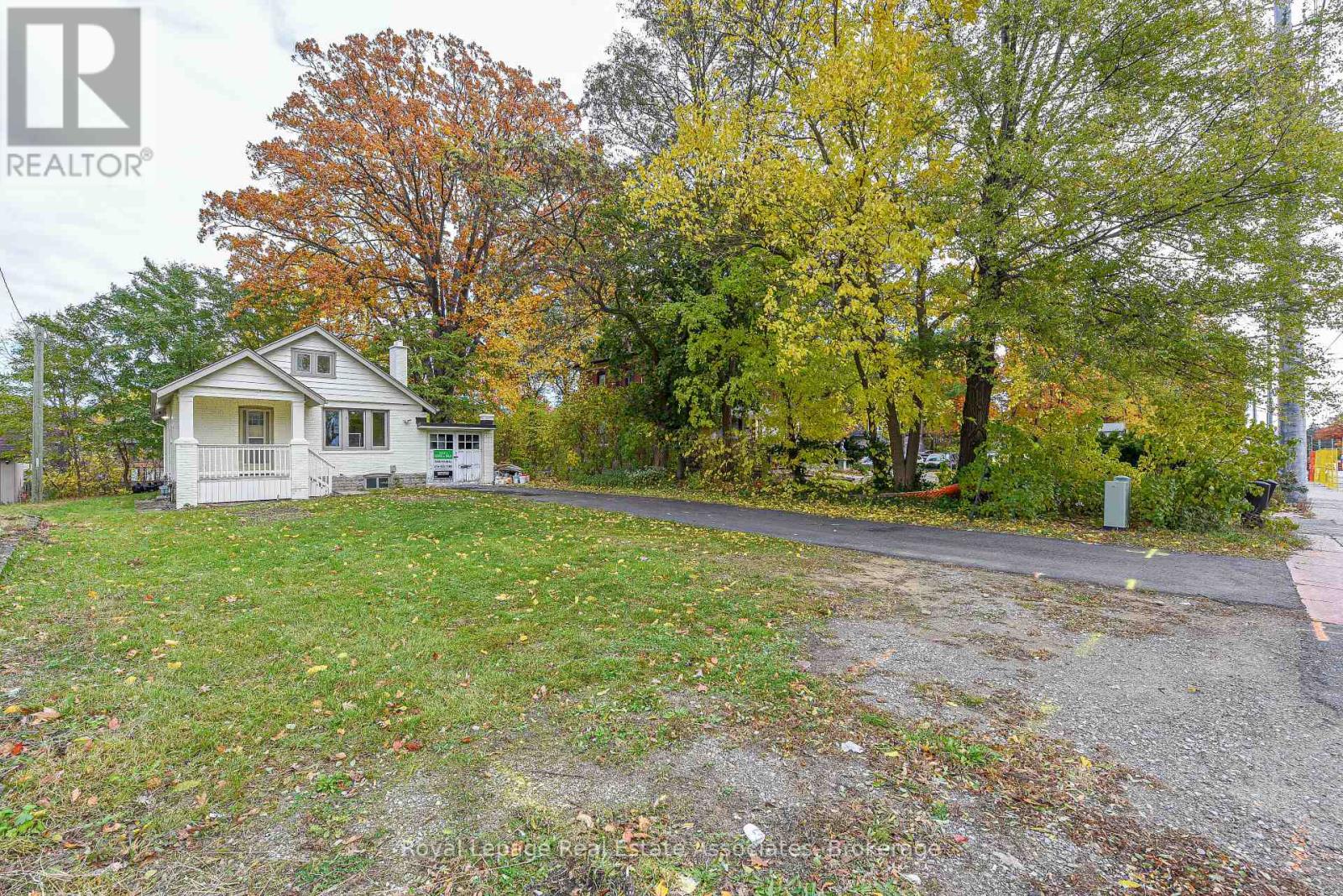 1561 Hurontario Street, Mississauga, Ontario  L5G 3H7 - Photo 24 - W12528854