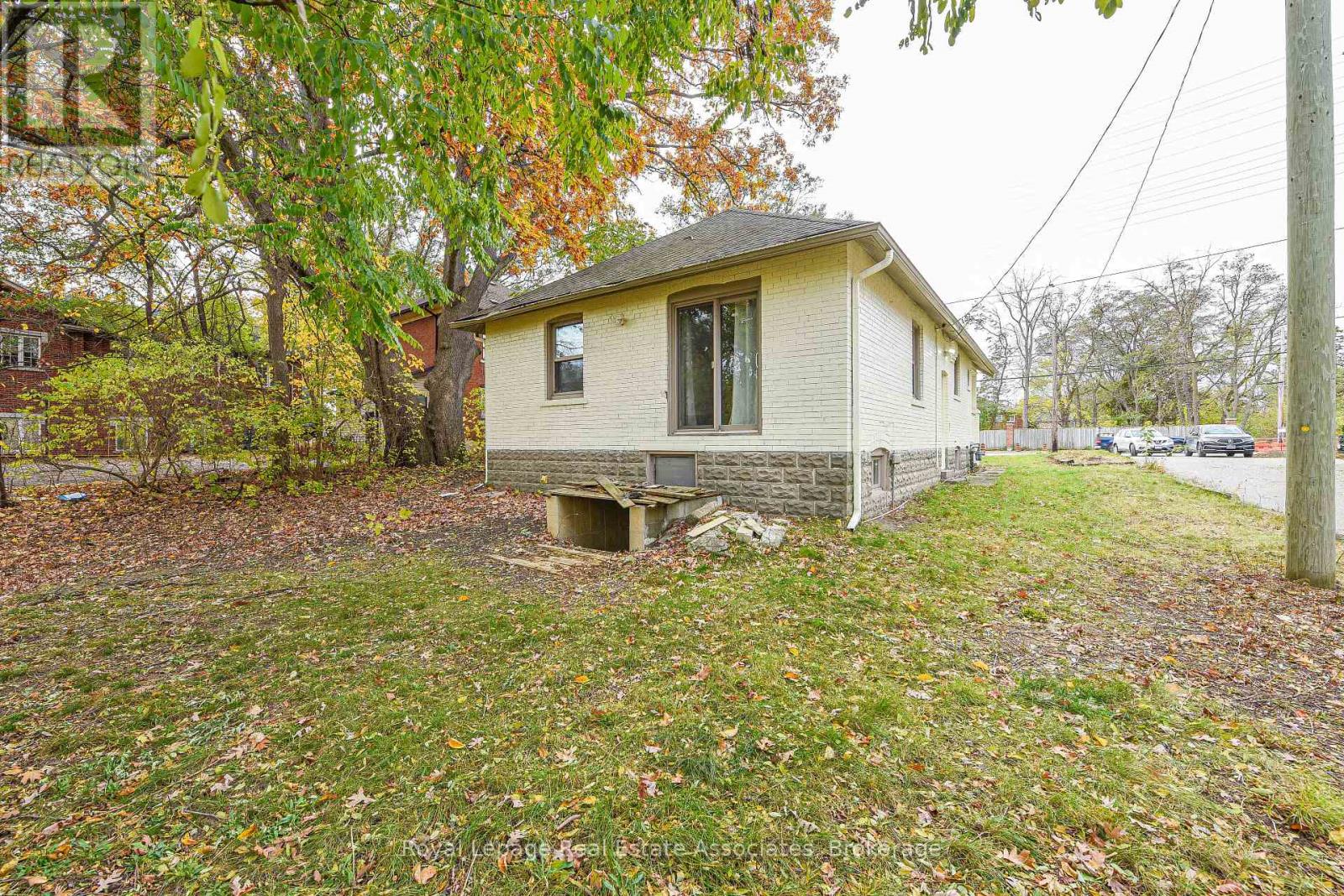 1561 Hurontario Street, Mississauga, Ontario  L5G 3H7 - Photo 27 - W12528854