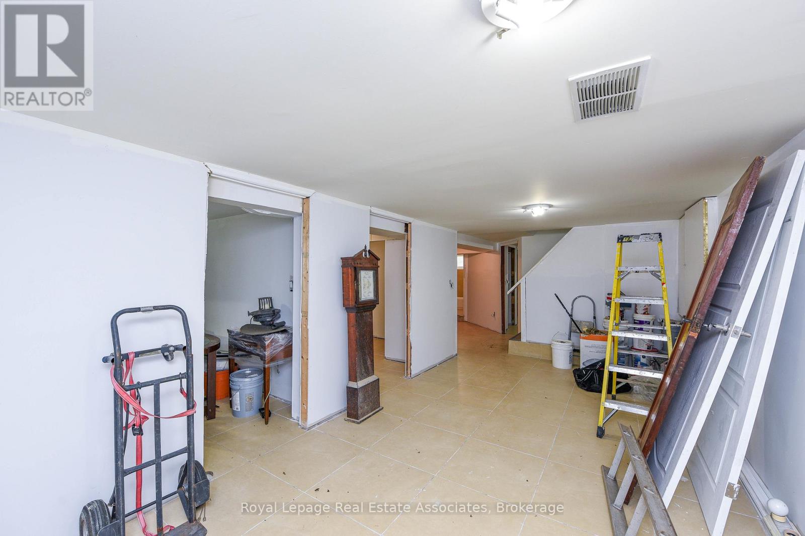 1561 Hurontario Street, Mississauga, Ontario  L5G 3H7 - Photo 35 - W12528854