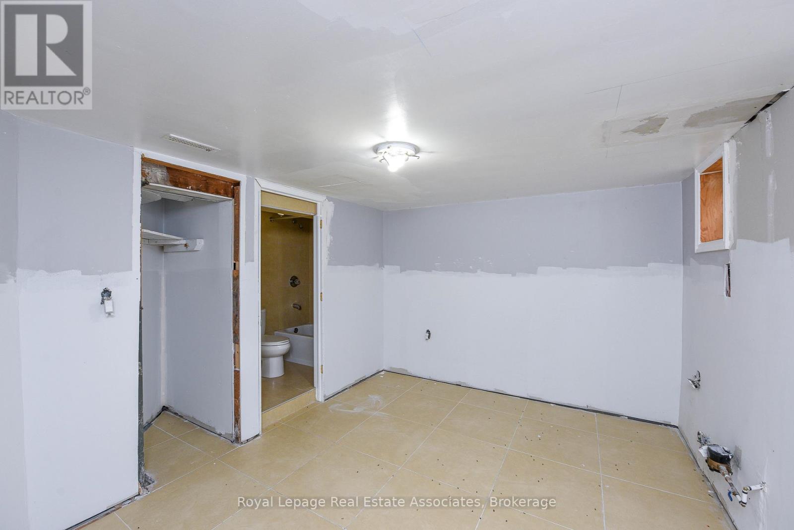 1561 Hurontario Street, Mississauga, Ontario  L5G 3H7 - Photo 38 - W12528854