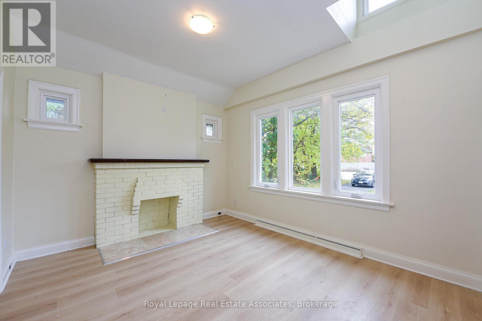 1561 Hurontario Street, Mississauga, Ontario  L5G 3H7 - Photo 7 - W12528854