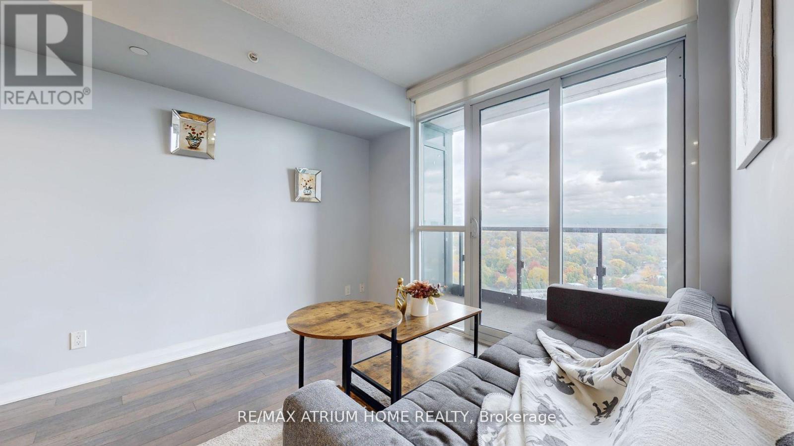 1803 - 5 Valhalla Inn Road, Toronto, Ontario  M9B 0B1 - Photo 2 - W12528858