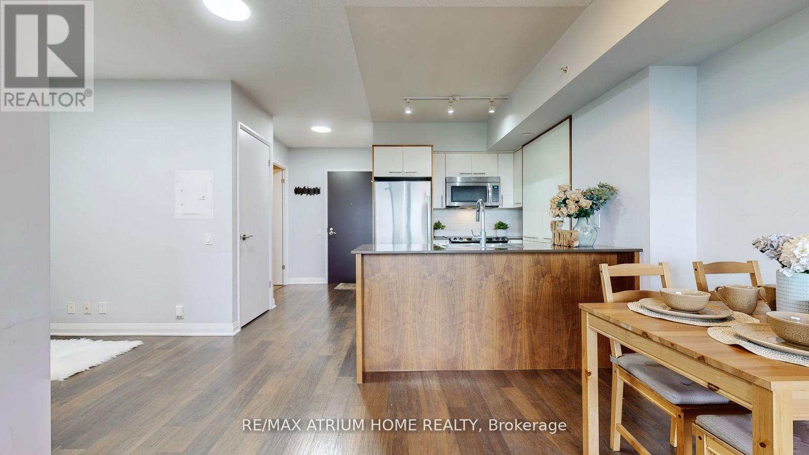 1803 - 5 Valhalla Inn Road, Toronto, Ontario  M9B 0B1 - Photo 4 - W12528858