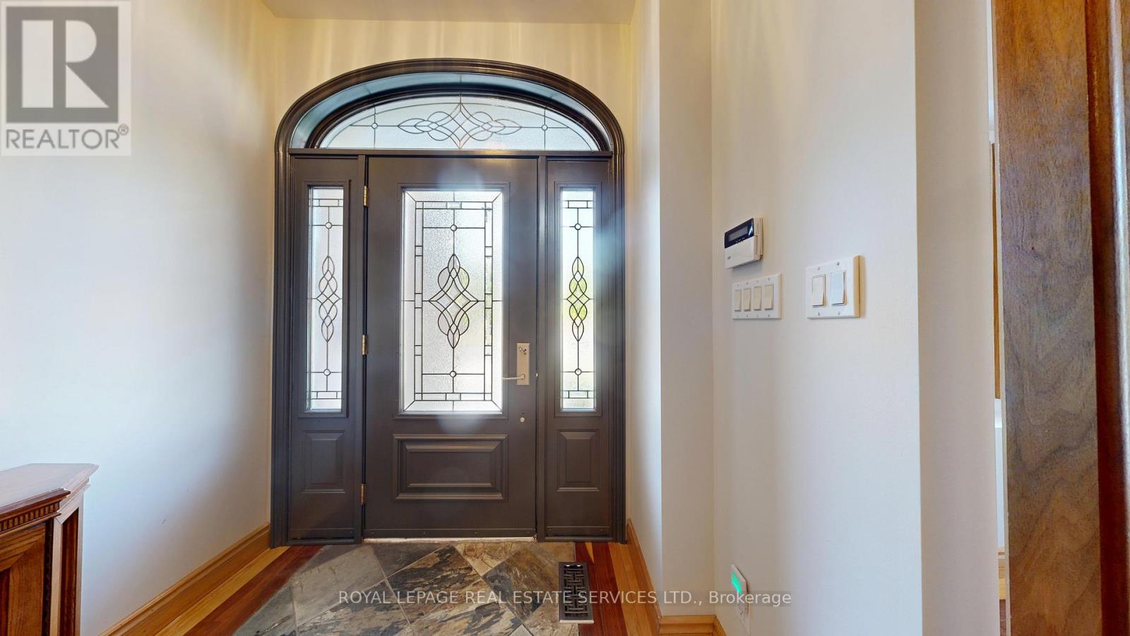 105 Botfield Avenue, Toronto, Ontario  M9B 4E6 - Photo 5 - W12528948