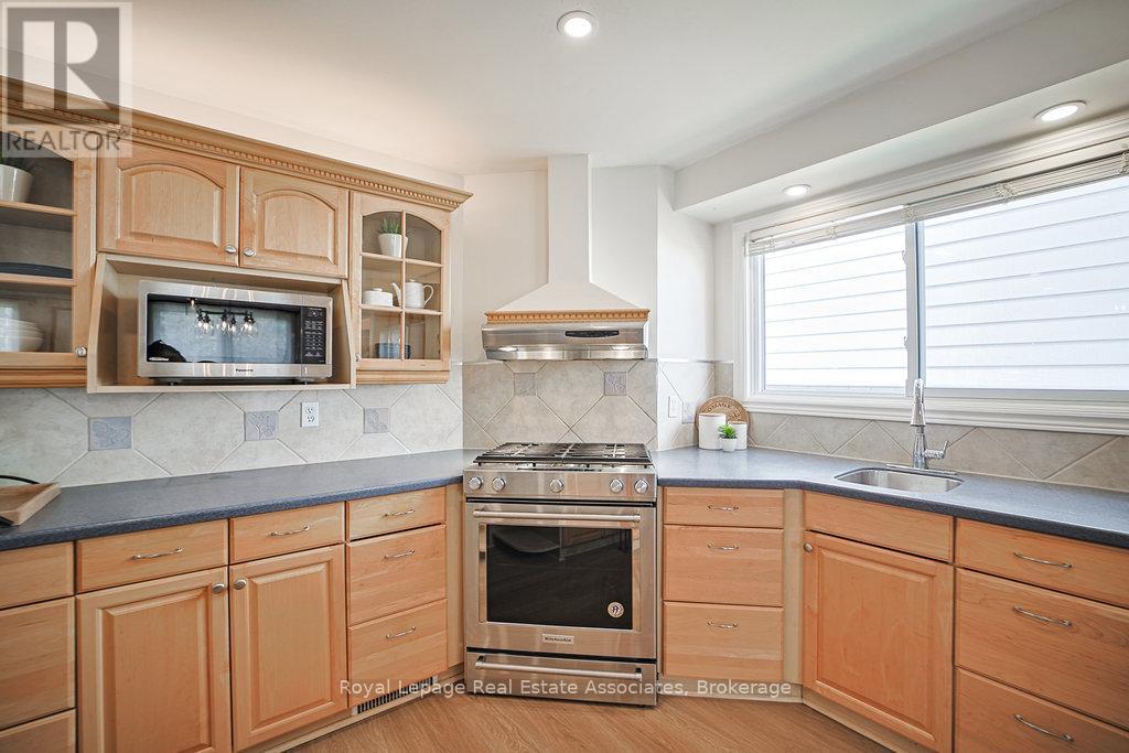 3143 Michael Crescent, Burlington, Ontario  L7M 1V3 - Photo 13 - W12528974