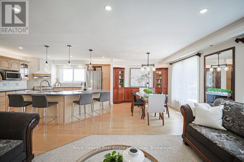 3143 Michael Crescent, Burlington, Ontario  L7M 1V3 - Photo 5 - W12528974