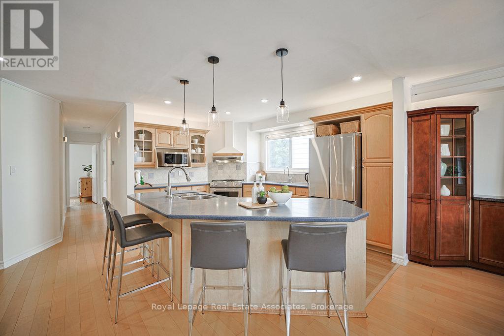 3143 Michael Crescent, Burlington, Ontario  L7M 1V3 - Photo 7 - W12528974