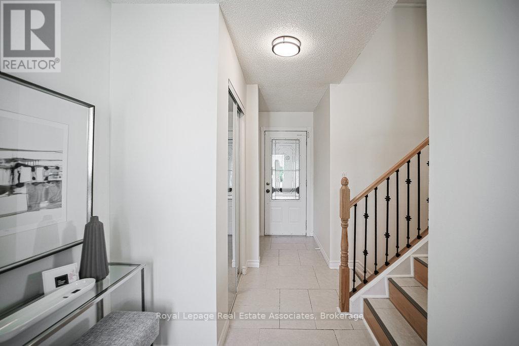 3143 Michael Crescent, Burlington, Ontario  L7M 1V3 - Photo 8 - W12528974