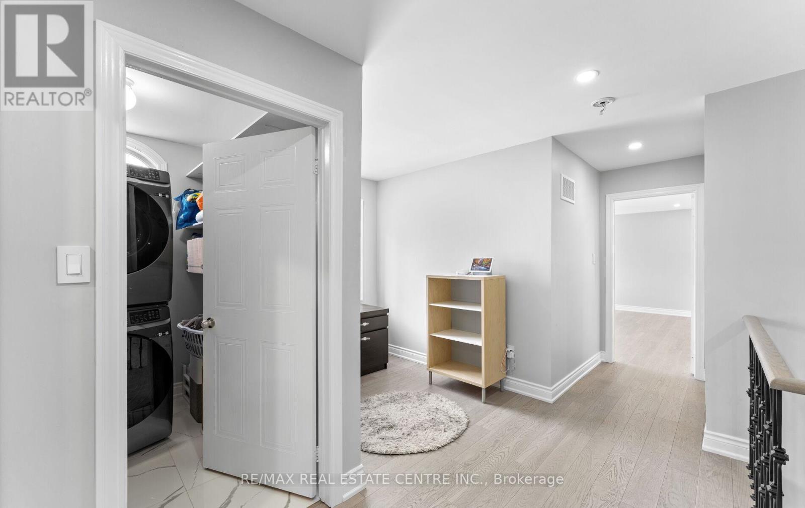 32 - 32 Viewcrest Circle, Toronto, Ontario  M9W 7G5 - Photo 4 - W12528976