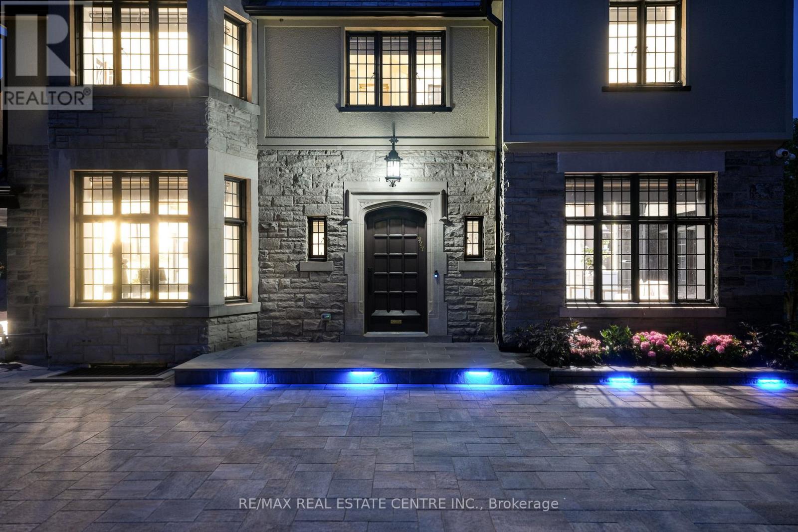 977 Unsworth Avenue, Burlington, Ontario  L7T 1R2 - Photo 3 - W12528984