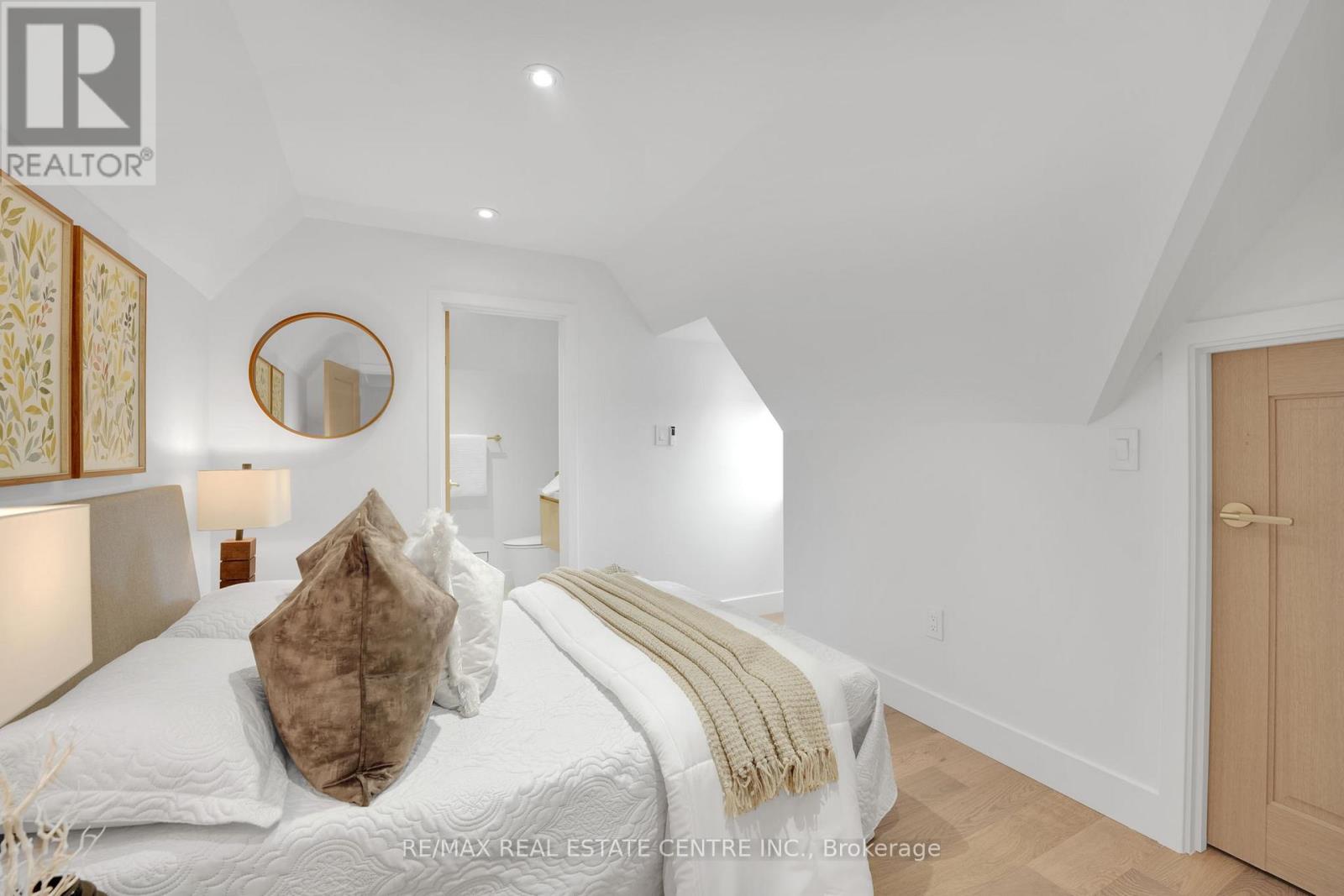 977 Unsworth Avenue, Burlington, Ontario  L7T 1R2 - Photo 35 - W12528984