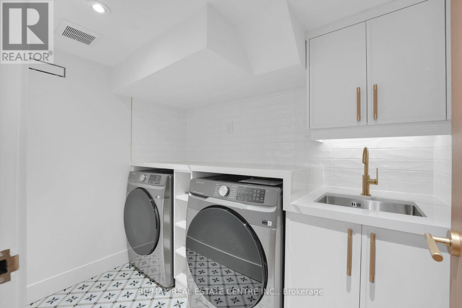 977 Unsworth Avenue, Burlington, Ontario  L7T 1R2 - Photo 43 - W12528984